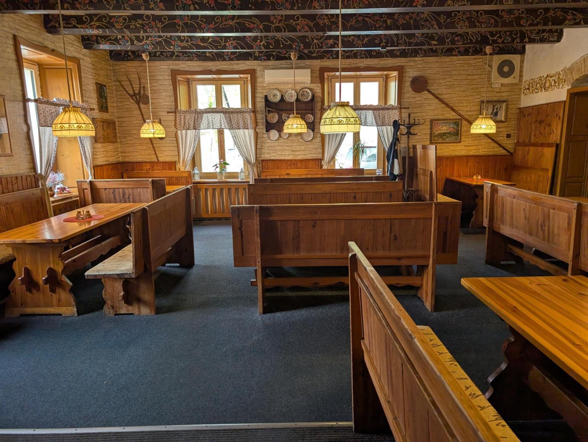 Pension Harcovna Frýdlant nad Ostravicí エクステリア 写真